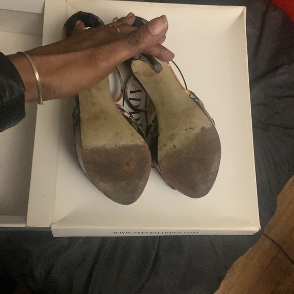 Shoes - Picture 4 of 4